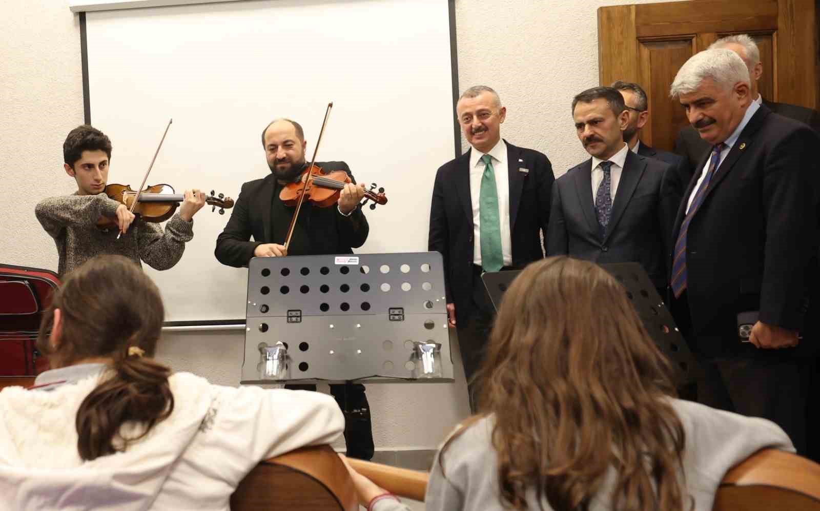 Temelleri 1937 yılında atılan Kocaeli’nin simge binası yenilenen yüzüyle açıldı
