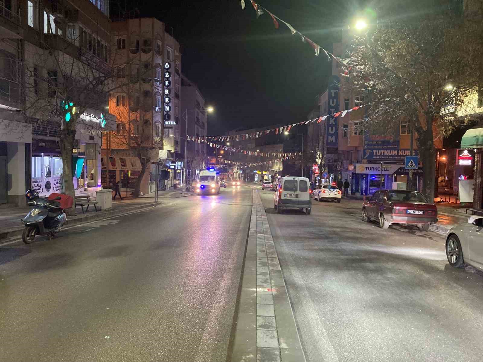 Burdur’da yola çıkan aracı gören bisikletli panikleyerek düşüp yaralandı
