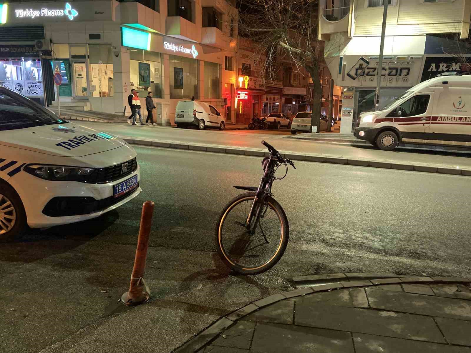 Burdur’da yola çıkan aracı gören bisikletli panikleyerek düşüp yaralandı
