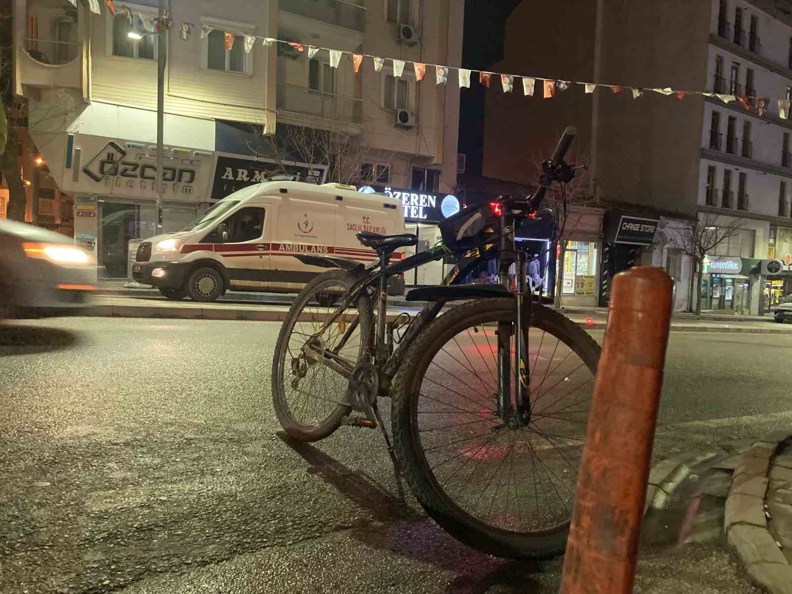 Burdur’da yola çıkan aracı gören bisikletli panikleyerek düşüp yaralandı
