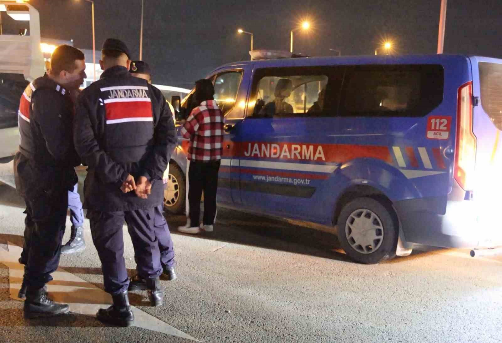 Kaçak göçmenlerle kaçtı, kaza yapıp sahte kimlikle yakalanınca jandarmayı suçladı
