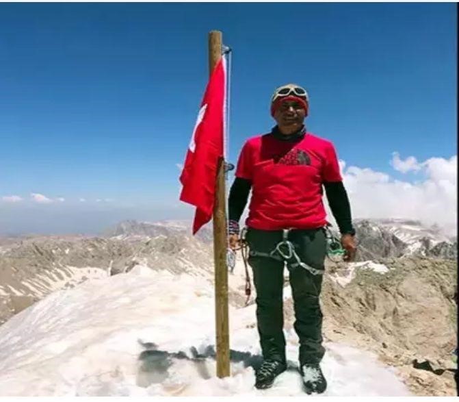 Dağcılar hayatını kaybeden Fehmi Efe için tırmandı
