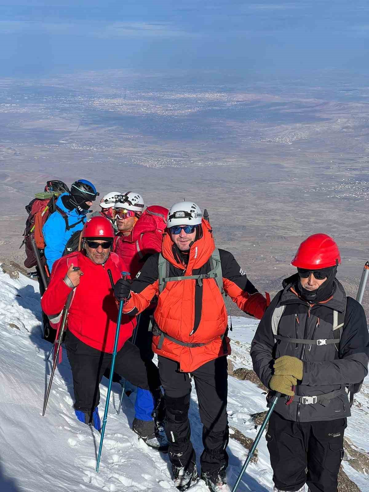 Dağcılar hayatını kaybeden Fehmi Efe için tırmandı
