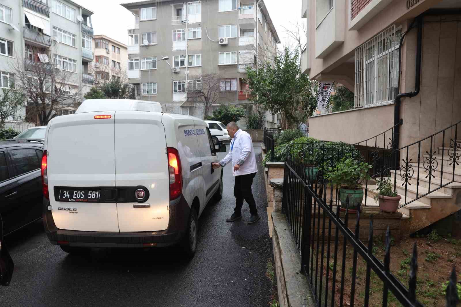 Bakırköy Belediyesi sıcak yemek hizmeti ile vatandaşların yanında
