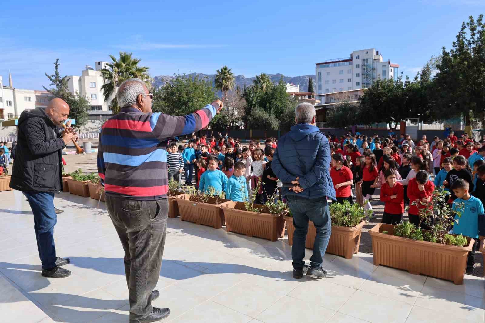 Öğrencilere Adana usulü eğlence
