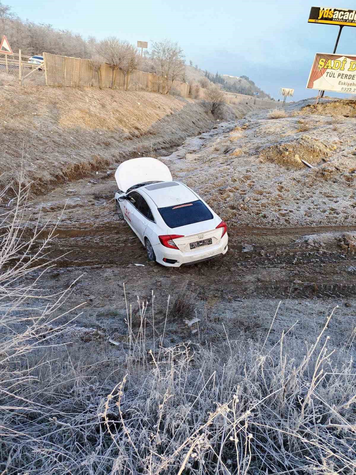 Bilecik’te otomobil şarampole yuvarlandı: 1 yaralı
