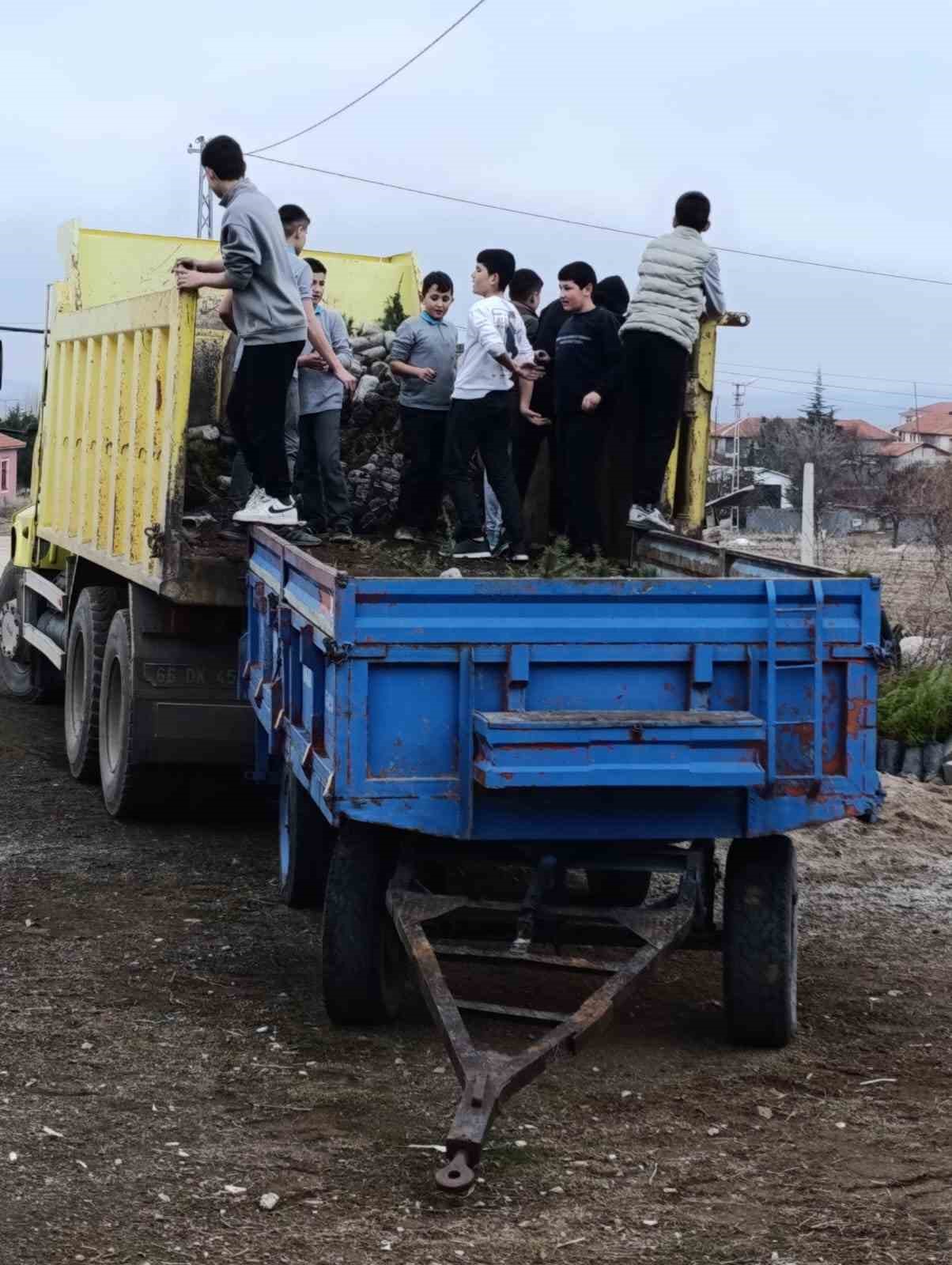 Yozgat’ta minik eller fidanları toprakla buluşturdu
