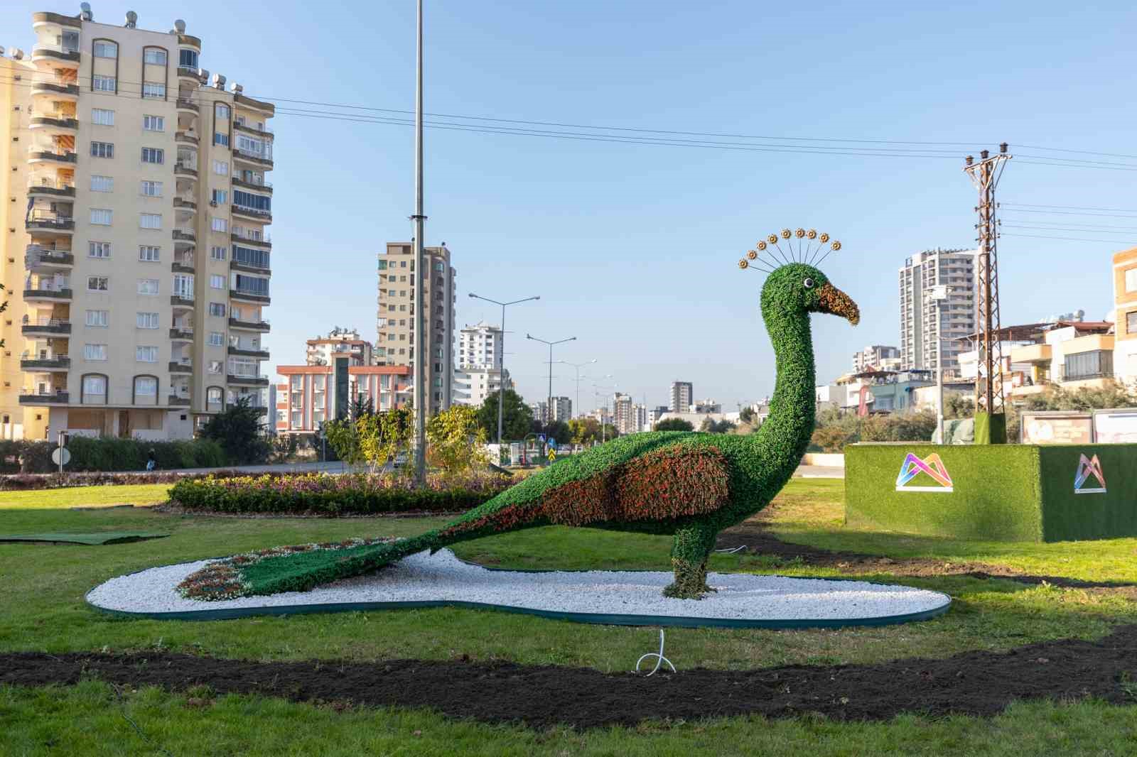 Mersin’de kavşaklar ’estetik dokunuşlarla’ güzelleşiyor
