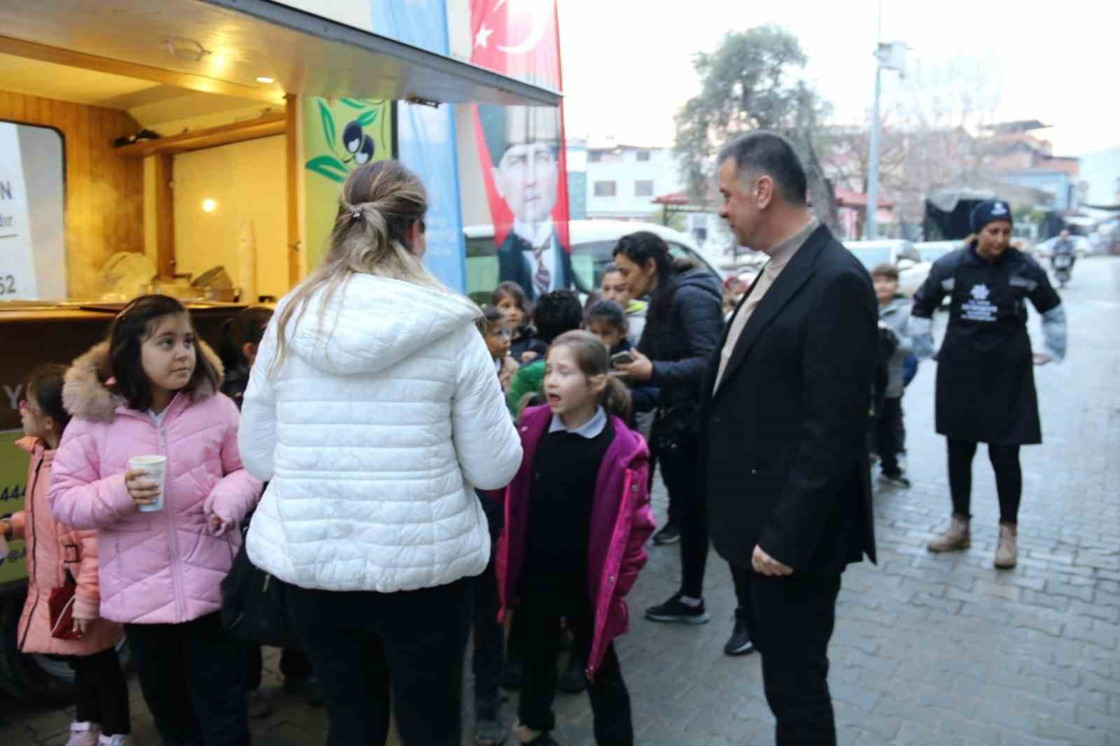 Büyükşehir’in çorbaları miniklerin içini ısıttı
