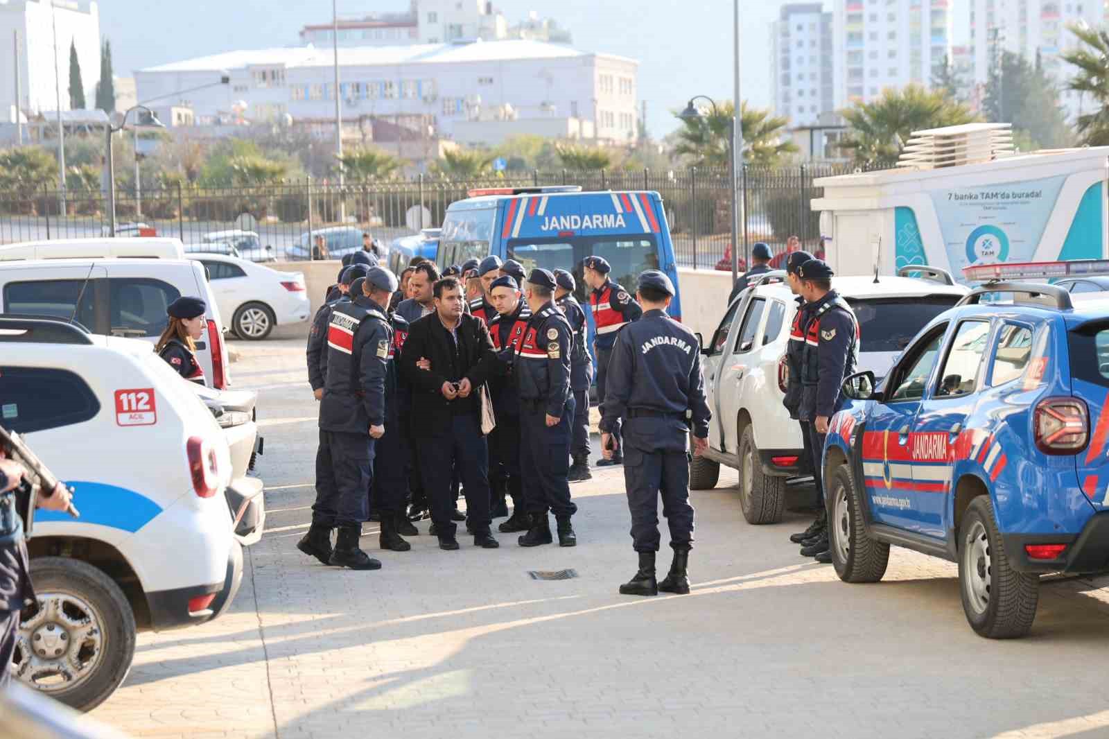 Çocuğun maganda kurşunuyla ağır yaralanmasıyla ilgili 10 şüpheli adliyeye sevk edildi
