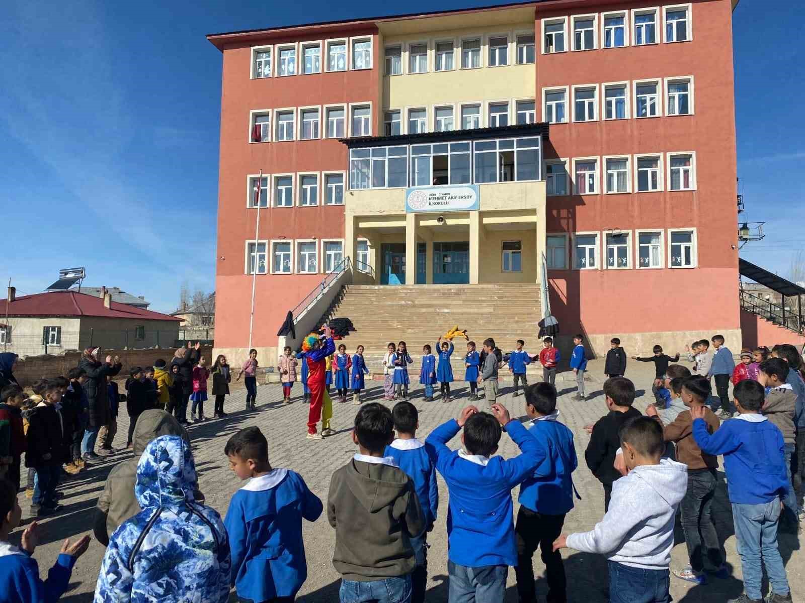 Öğrenciler Palyaço etkinliğinde gönüllerince eğlendi
