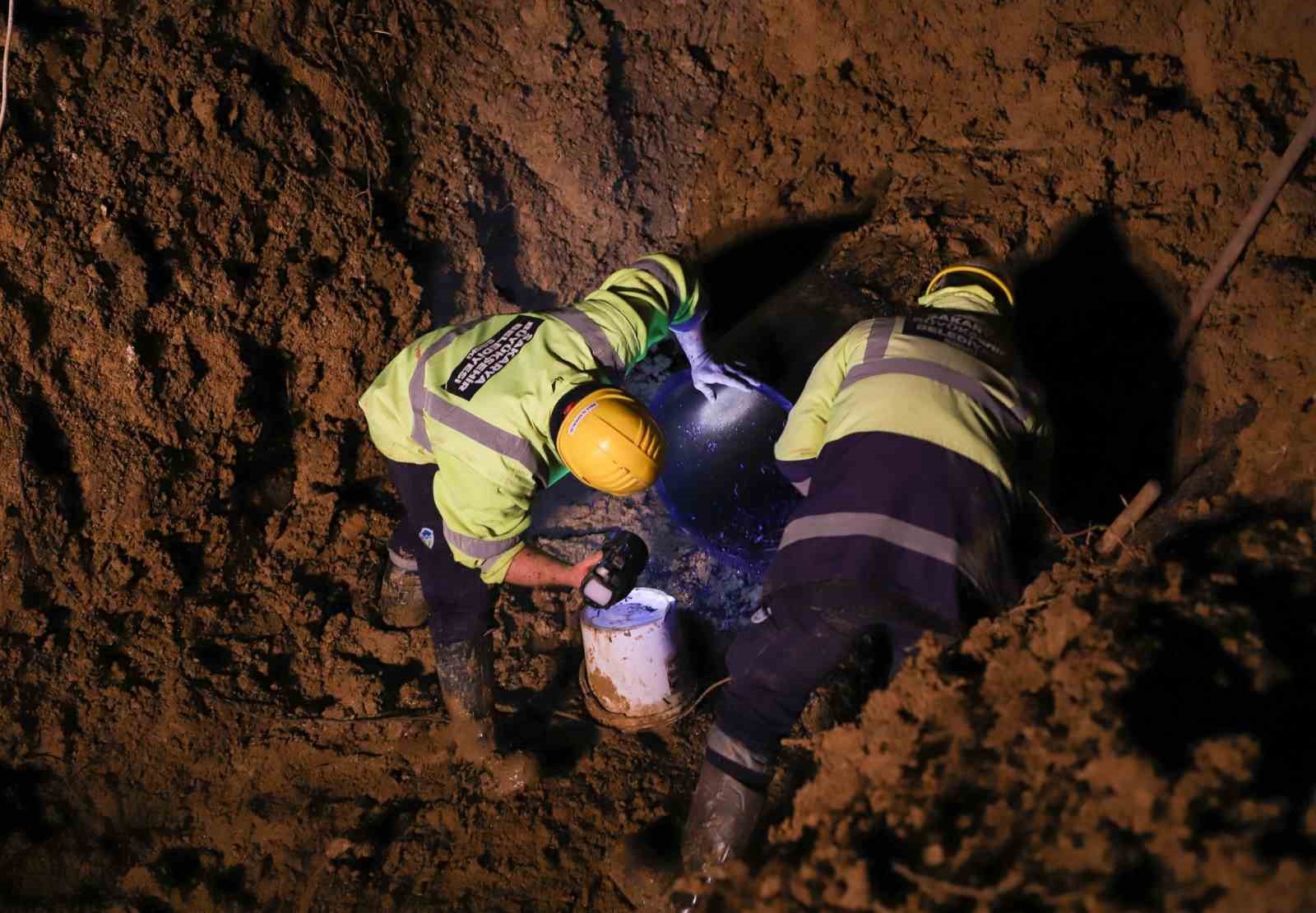 Su arızası için ekipler gece boyu aralıksız çalıştı
