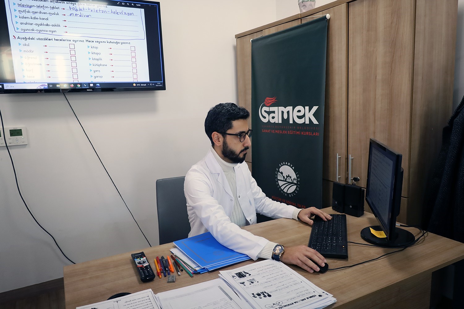 Farklı renk ve kültürlerden insanlar Türkçe’yi, SAMEK’le öğreniyor
