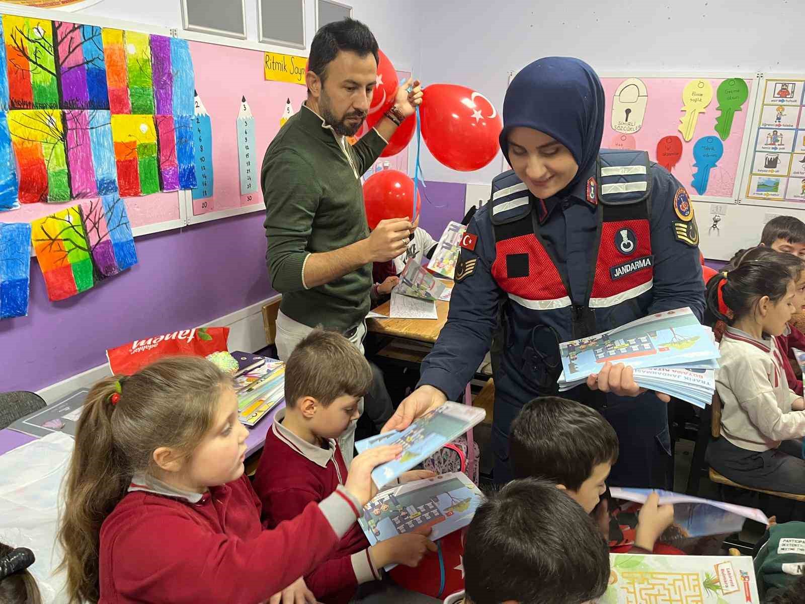 340 ilkokul öğrencisi daha jandarma mesleği hakkında bilgi sahibi oldu
