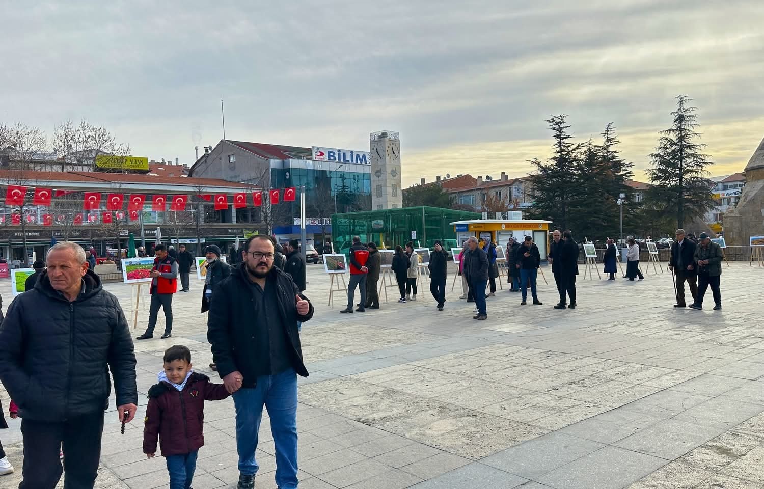 Tarım, Orman ve İnsan fotoğraf sergisine ilgi
