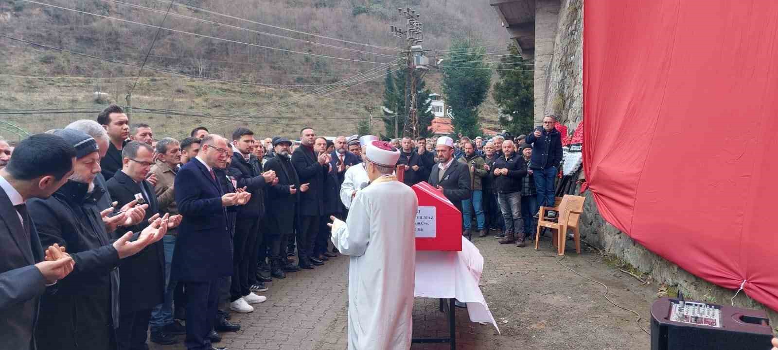 Görevi başında kalp krizi geçiren Uzman çavuş memleketi Giresun’da son yolculuğuna uğurlandı
