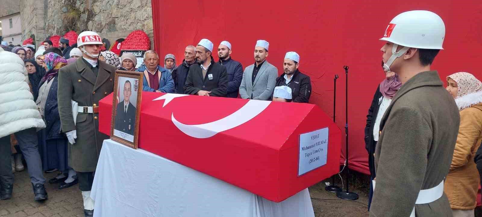 Görevi başında kalp krizi geçiren Uzman çavuş memleketi Giresun’da son yolculuğuna uğurlandı
