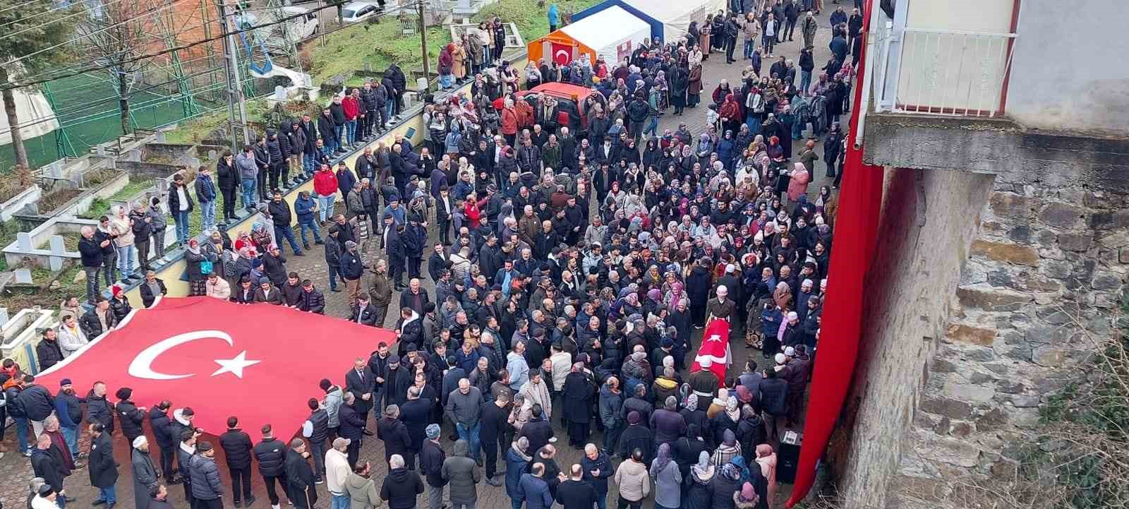 Görevi başında kalp krizi geçiren Uzman çavuş memleketi Giresun’da son yolculuğuna uğurlandı
