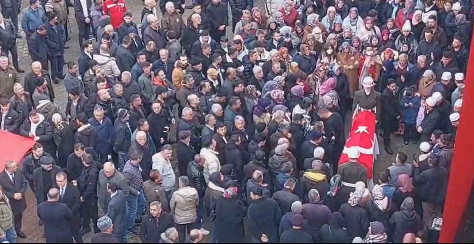 Görevi başında kalp krizi geçiren Uzman çavuş memleketi Giresun’da son yolculuğuna uğurlandı
