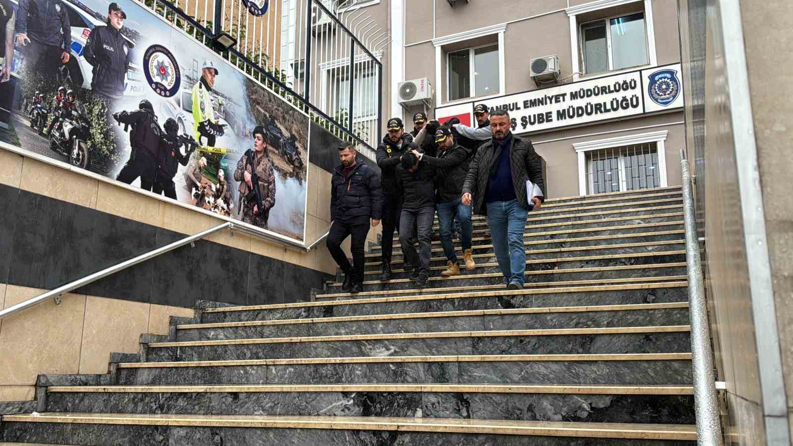 Esenyurt’ta bir genci darp edip kaçırmak isteyen 3 maganda adliyeye sevk edildi
