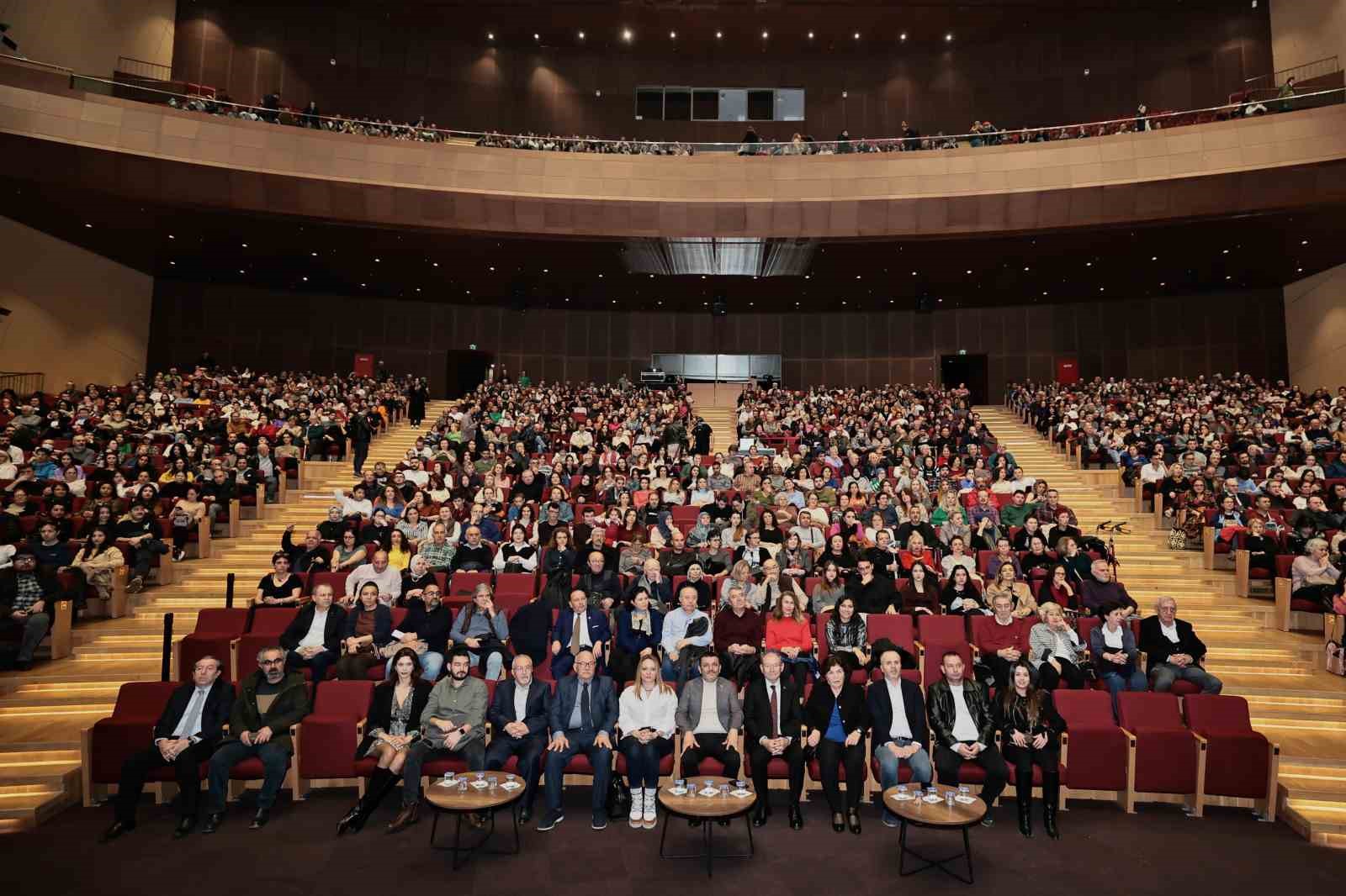 Denizli Büyükşehirden Nazım Hikmet’in 123. Yaşına özel etkinlikte sanatseverlerden yoğun ilgi gördü
