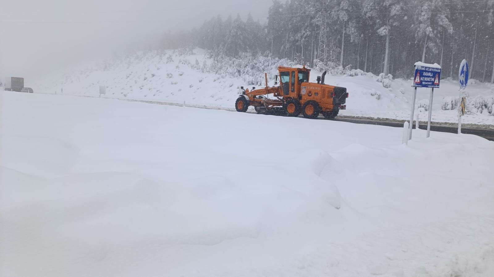 Çanakkale’nin Korudağ mevkisinde trafik kontrollü olarak sağlanıyor
