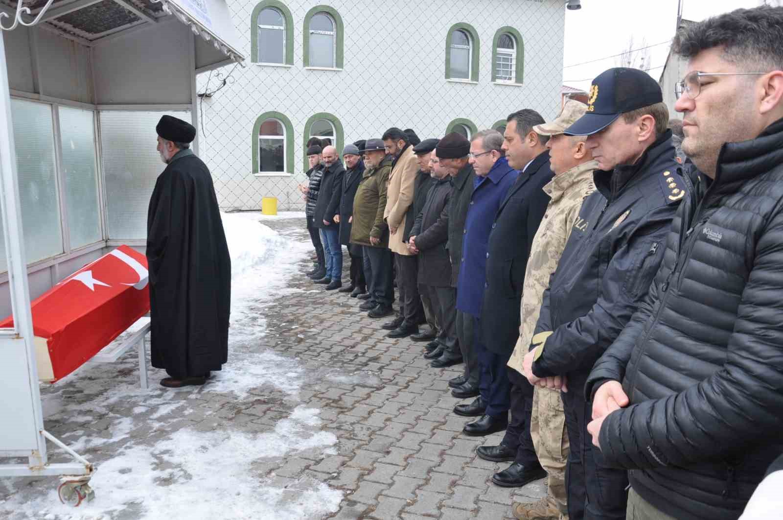 Polis memuru Kars’ta toprağa verildi
