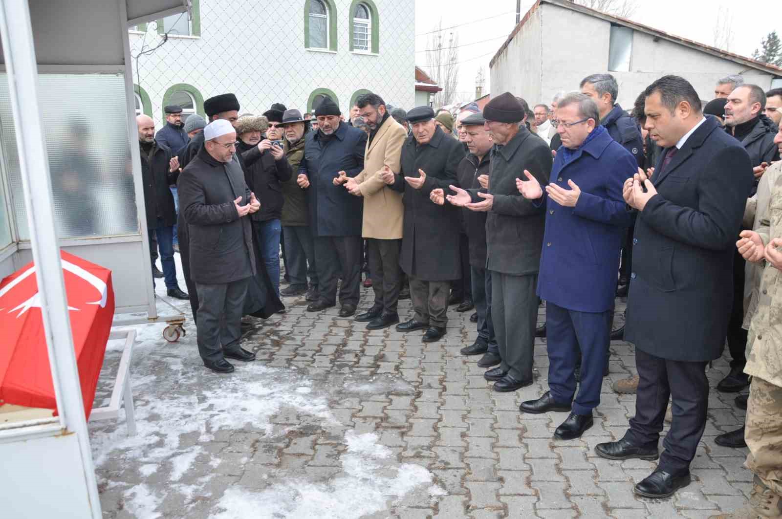 Polis memuru Kars’ta toprağa verildi
