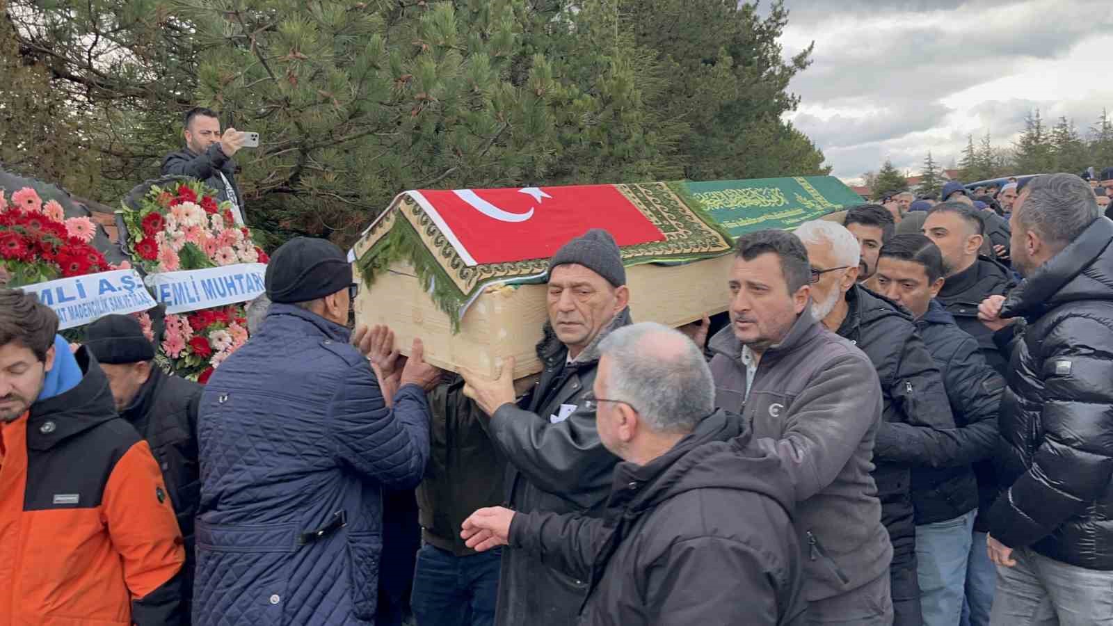 Asansör boşluğuna düşerek hayatını kaybeden muhtar son yolculuğuna uğurlandı
