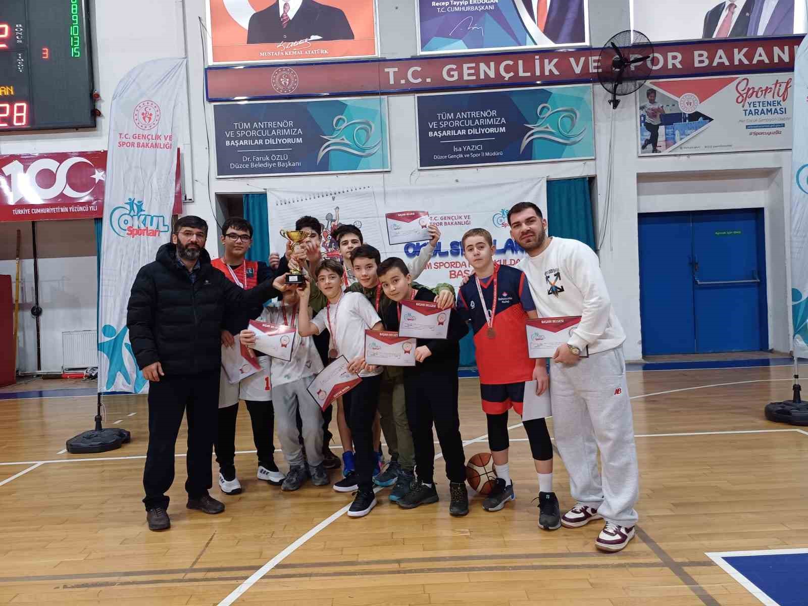 Yıldız basketbolda şampiyon 15 Temmuz Şehitleri Ortaokulu oldu
