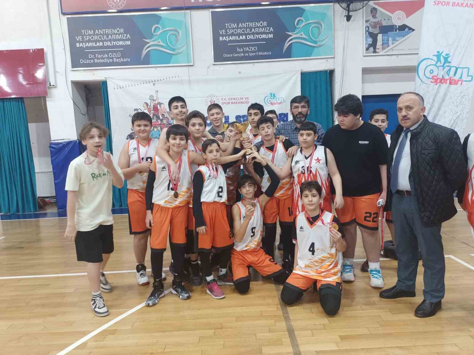 Yıldız basketbolda şampiyon 15 Temmuz Şehitleri Ortaokulu oldu
