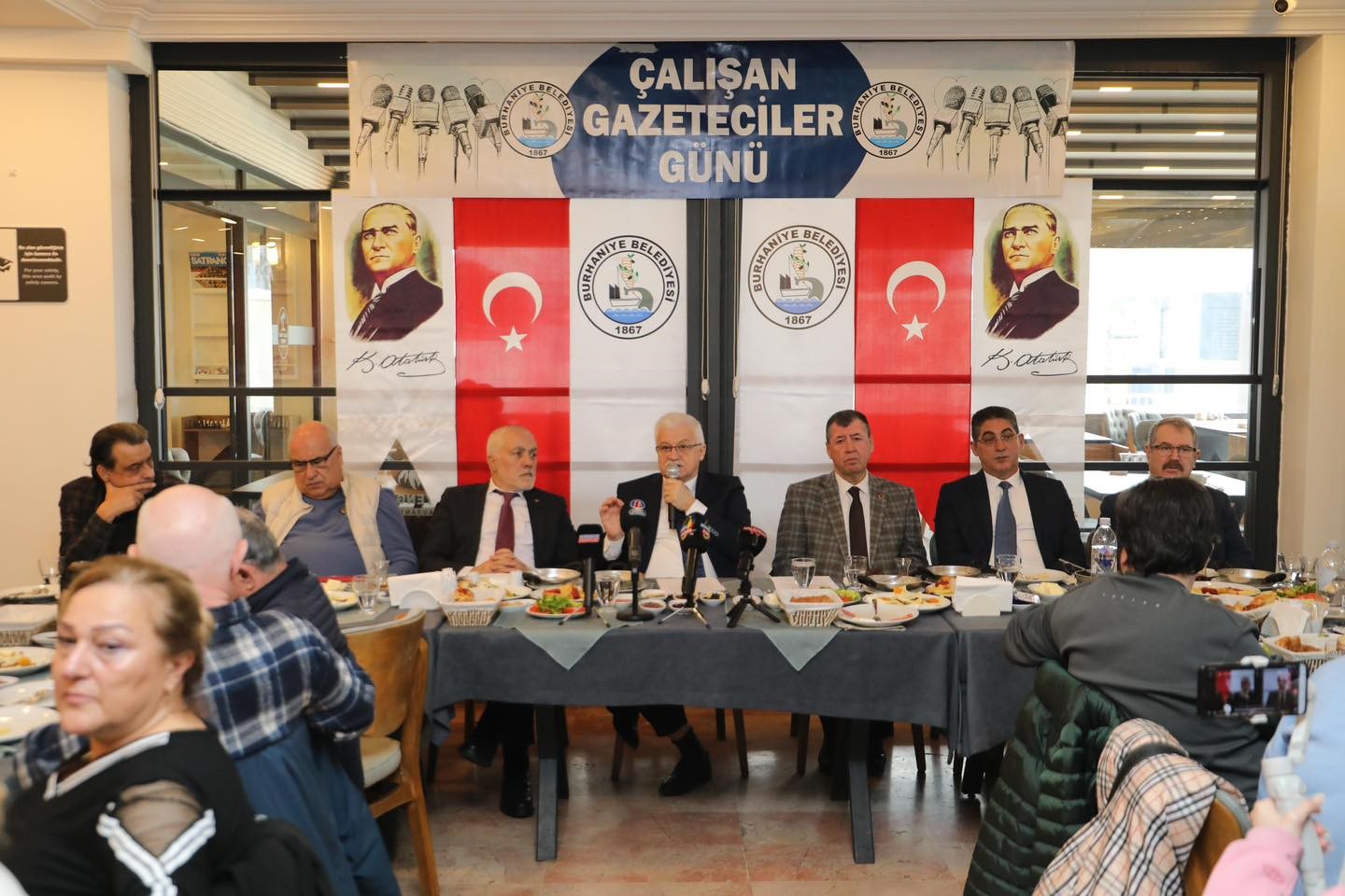 Başkan Deveciler gazetecileri ağırladı
