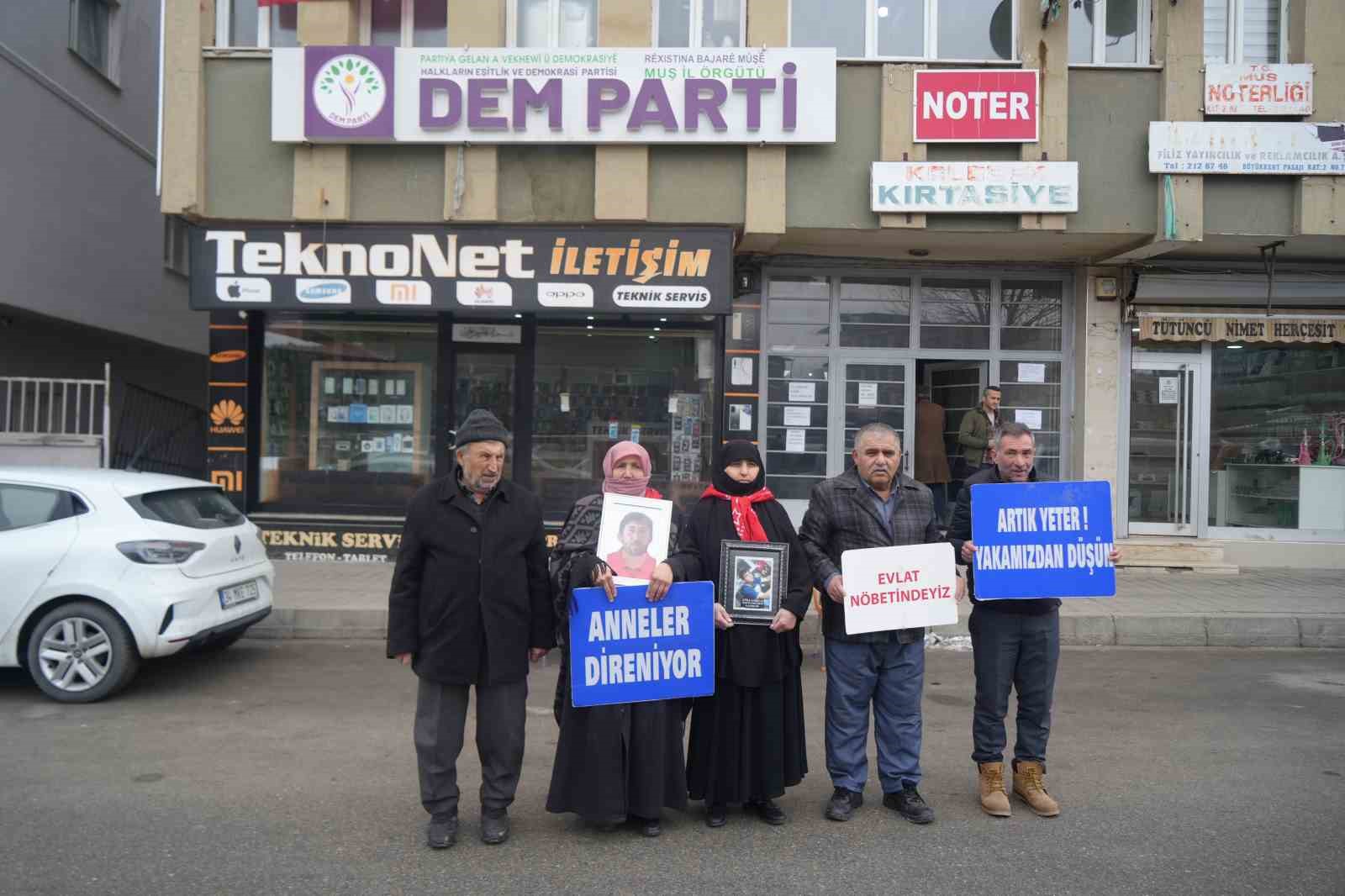 Muş’ta ailelerin evlat nöbeti devam ediyor
