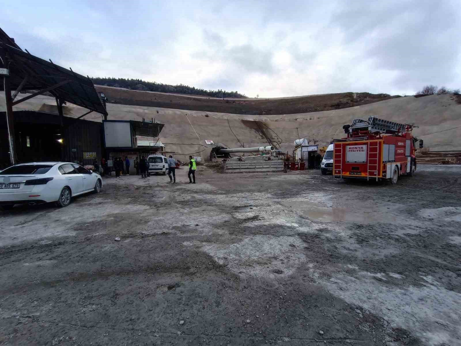 Baraj tünelinde vagon altında kalan işçi hayatını kaybetti
