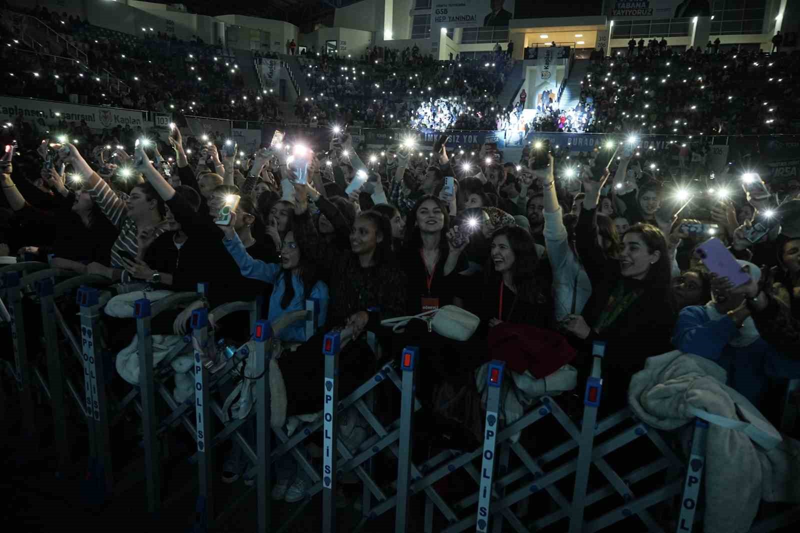 Bursa’da müzik festivali: Geliri şehit aileleri, gazi ve depremzedelere bağışlandı
