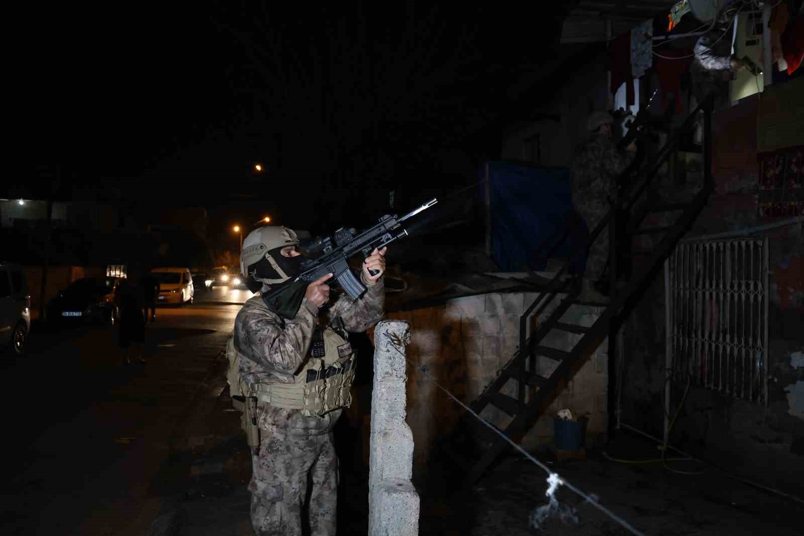 Adana’da torbacılara şafak operasyonu: 27 gözaltı kararı
