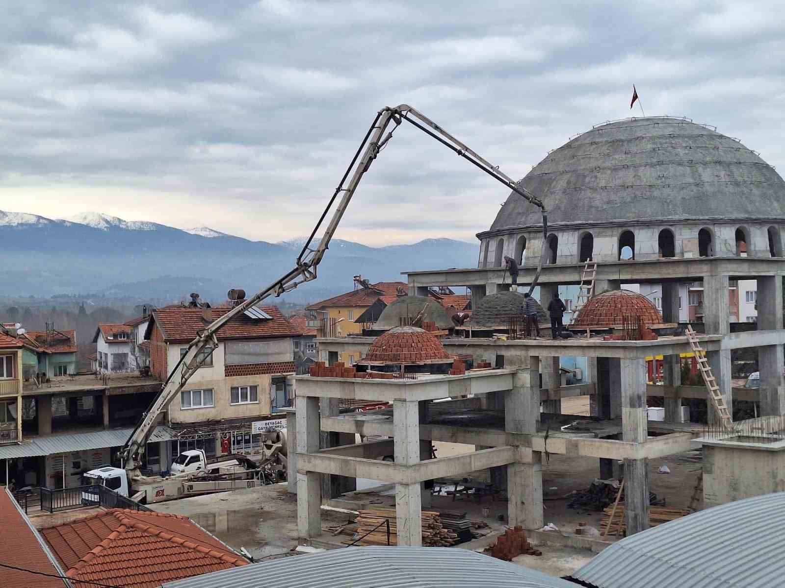 Beyağaç Çarşı Camisinin kubbesi erleştirildi
