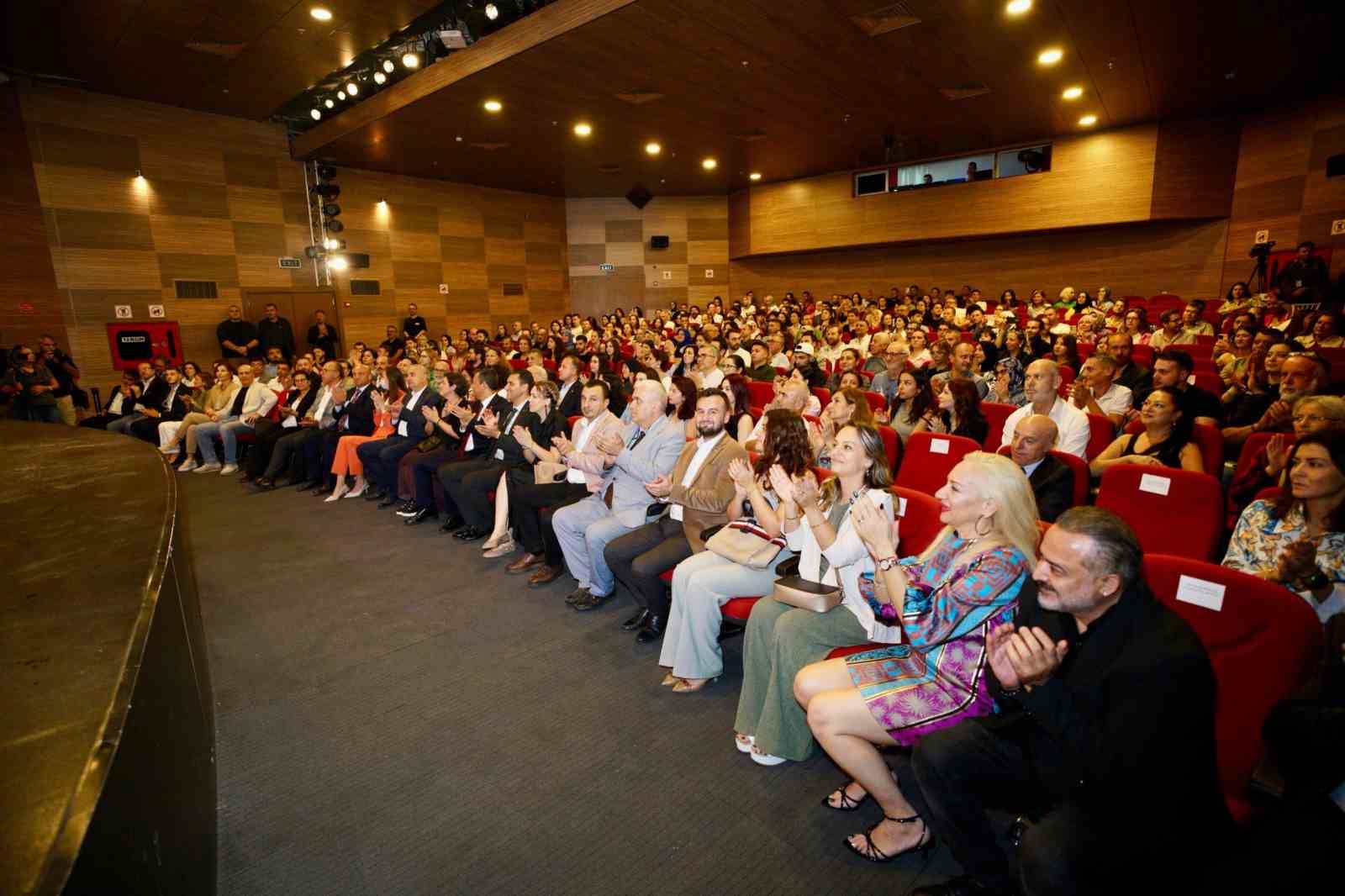 Manisa Şehir Tiyatrosu ilçe turnelerine başlıyor
