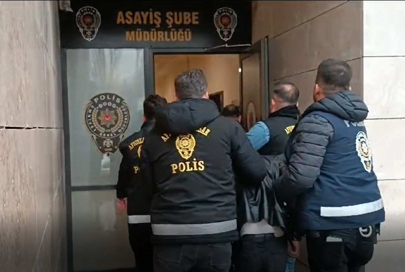 Otomobil hırsızlarına polis operasyonu: 4 kişi tutuklandı
