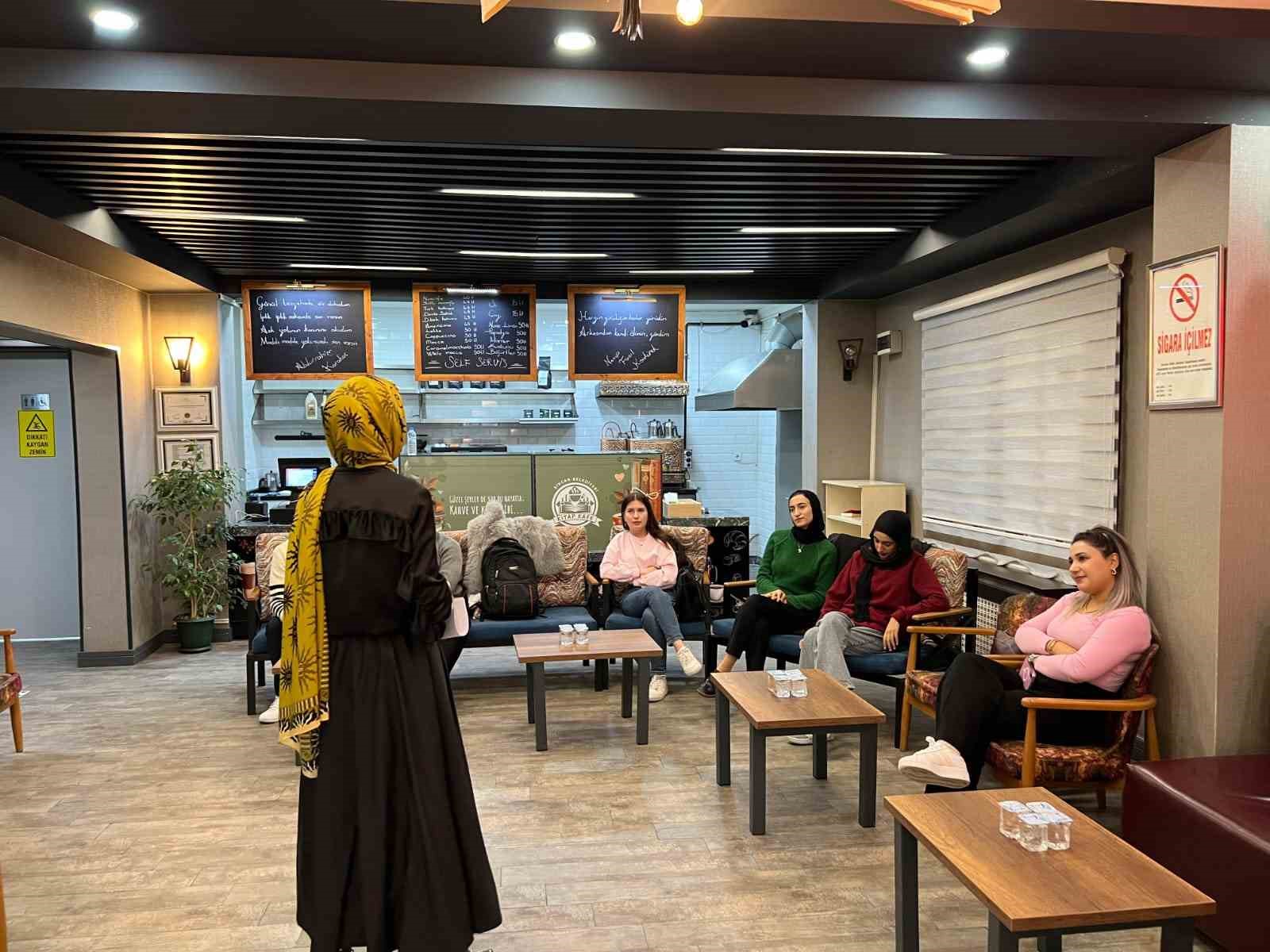 Sincanlı gençlerin gözdesi: Kitap Kafe
