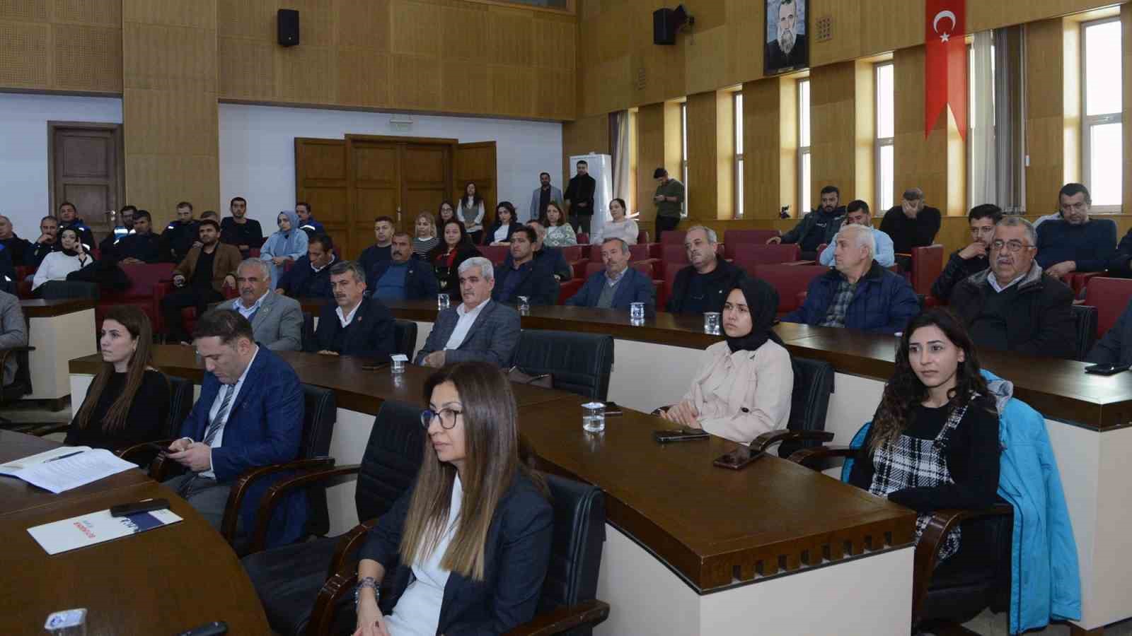 Kahramanmaraş Büyükşehir Belediyesinin zararlılarla mücadelesini sürdürüyor
