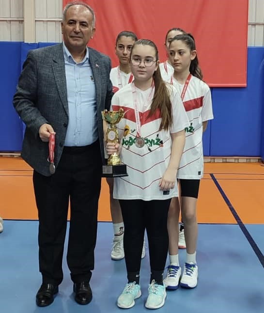 Okul sporları badminton yıldız kızlar maçları sona erdi
