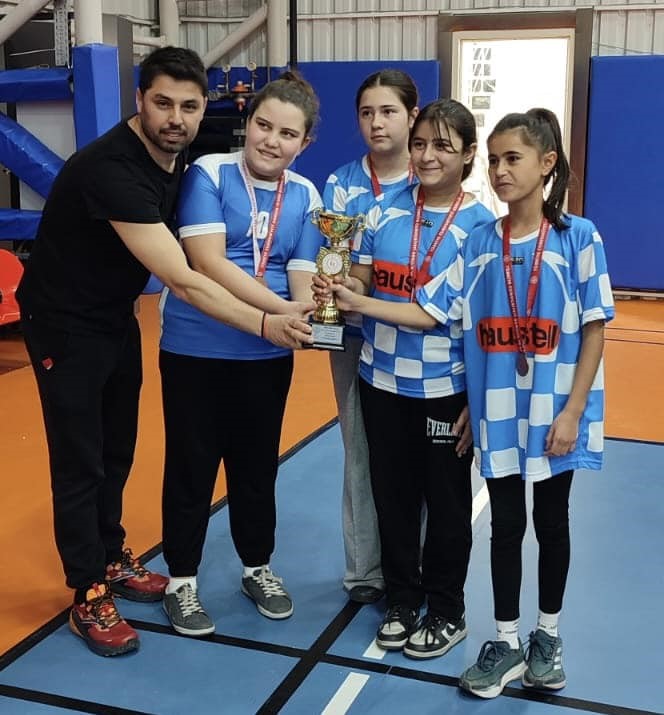 Okul sporları badminton yıldız kızlar maçları sona erdi
