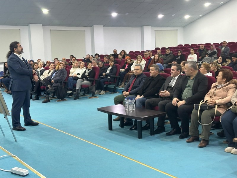 Kaymakam İlyas Memiş, veli akademisi seminerine katıldı
