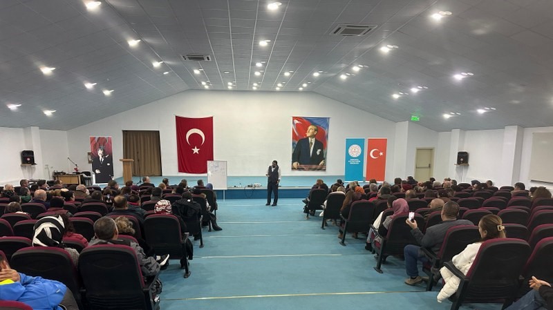 Kaymakam İlyas Memiş, veli akademisi seminerine katıldı
