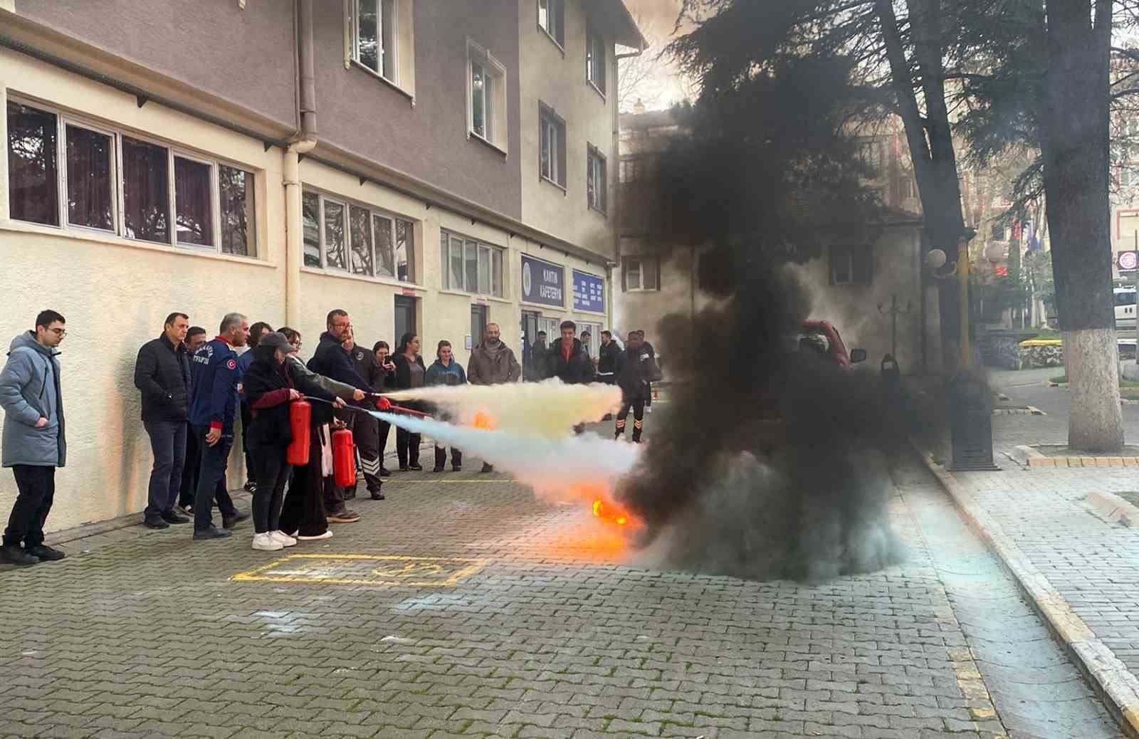 SUBÜ personel ve öğrencilerine yangın eğitimi verildi
