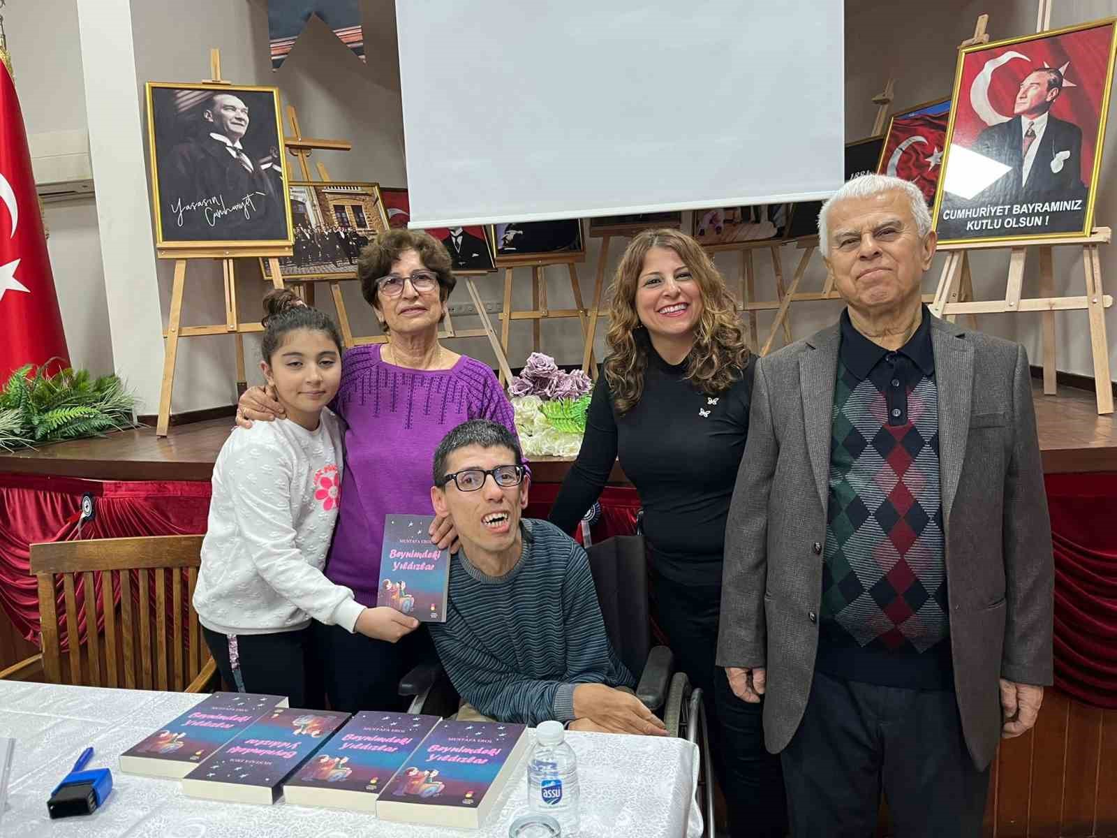 Ellerini kullanamayan Erol, burnuyla 328 sayfalık kitap yazdı
