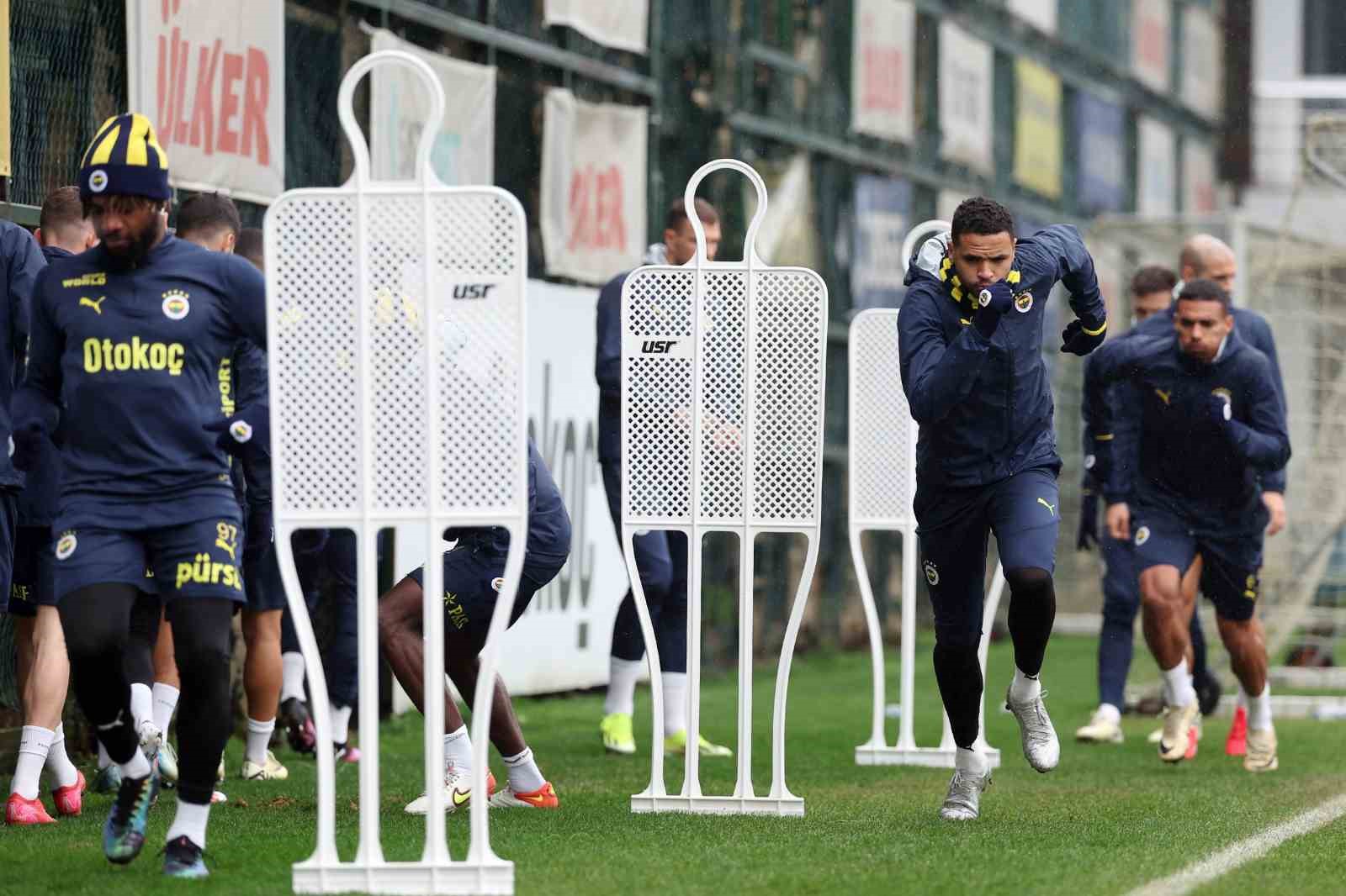 Fenerbahçe, Adana Demirspor maçı hazırlıklarına devam etti
