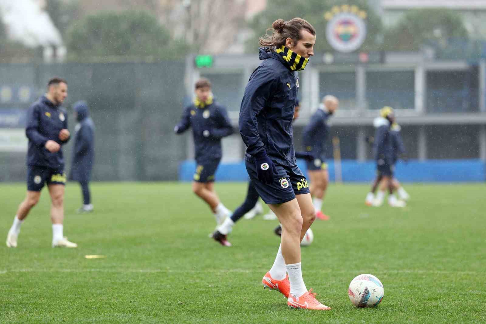 Fenerbahçe, Adana Demirspor maçı hazırlıklarına devam etti
