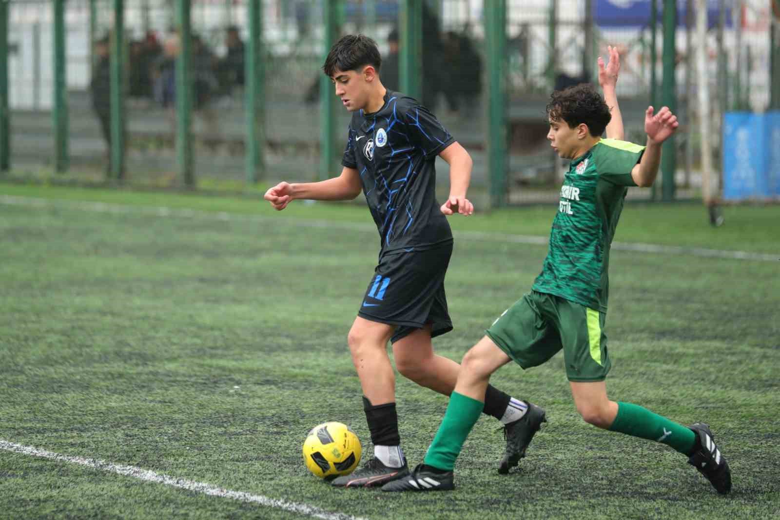 Gemlik Belediyespor farklı galip
